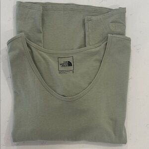 The North Face Women's Sage Green Short Sleeve Tee sz M